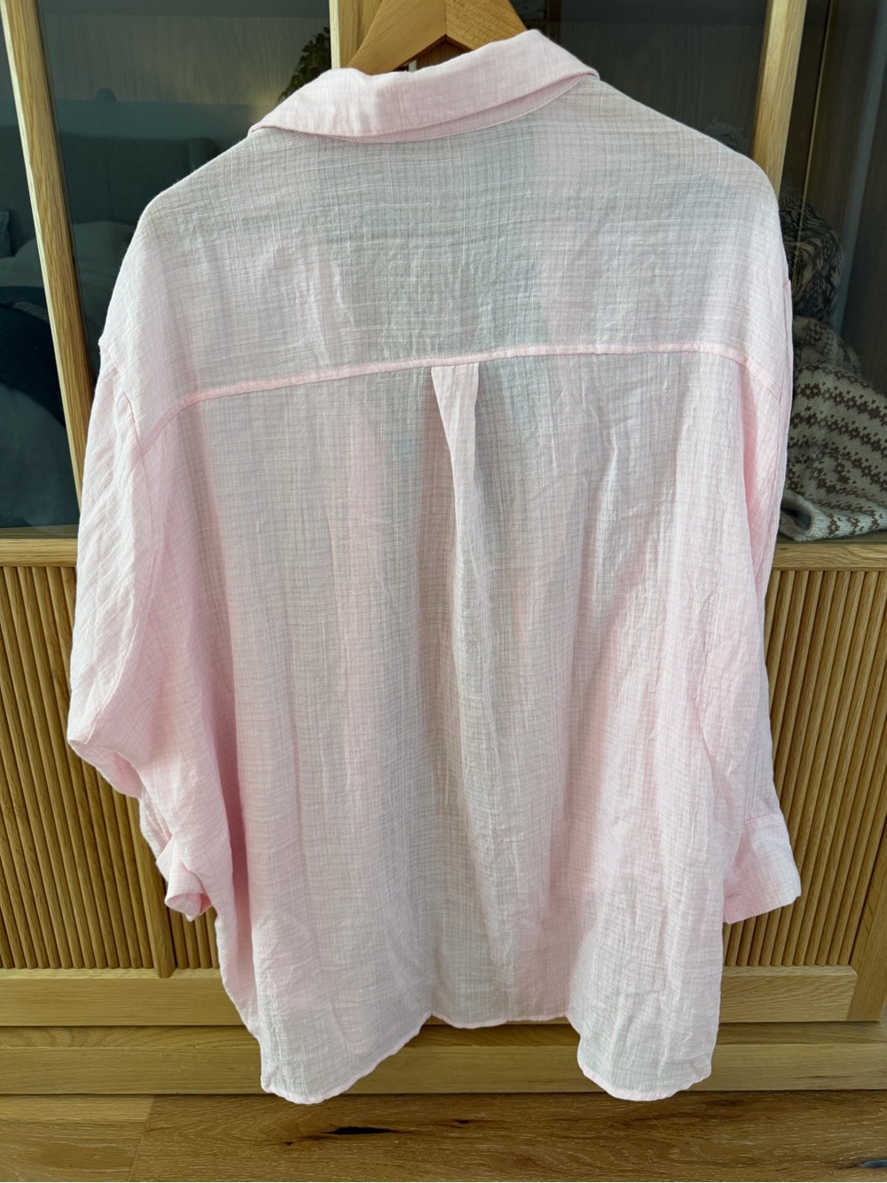 SOLAI Soft Pink Lightweight Button-Up Shirt - Picture 2 of 4
